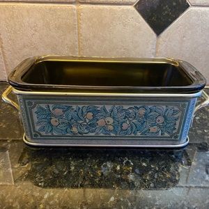 VINTAGE PYREX WITH DECORATIVE HOLDER